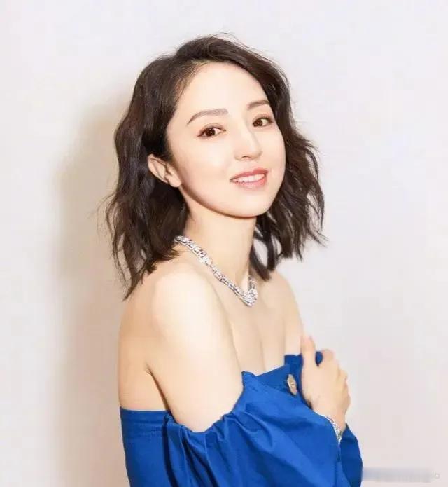 董璇冲上热搜！6月4日，董璇突然冲上了热搜，只因为有网友评论说想不明白她为什么会