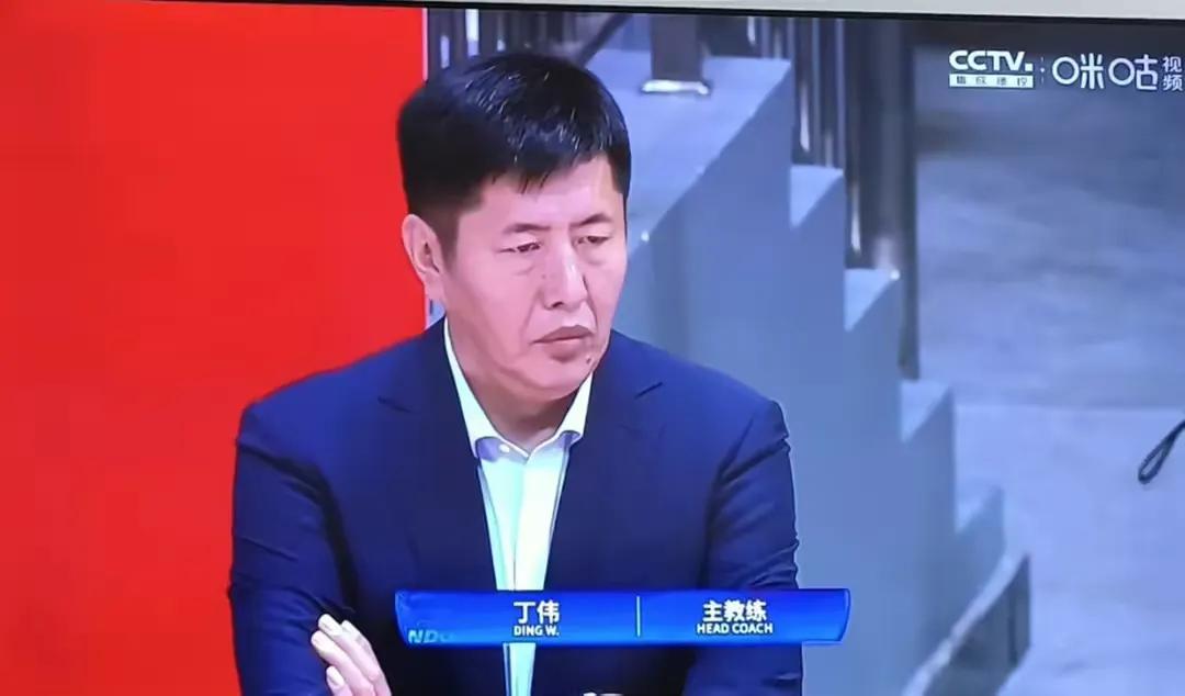 客场不敌江苏男篮，赛后，山东男篮主教练丁伟出席发布会表示，虽然球队输了，但是队员