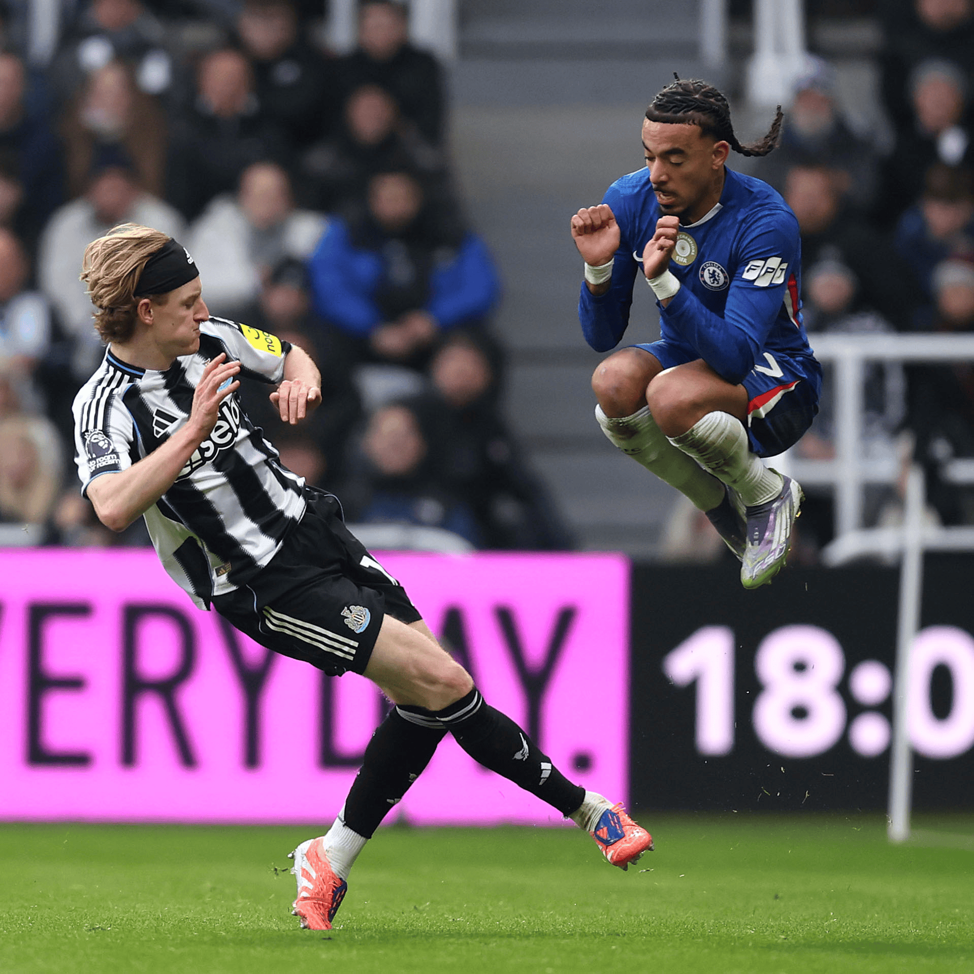 古斯托本场2次对抗全负，2次丢失球权，3解围1拦截