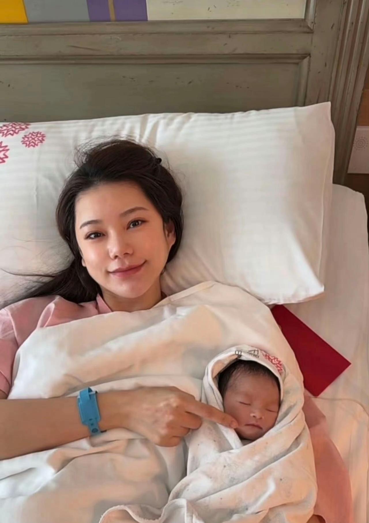 汪小菲的现任妻子马筱梅官宣生下一子，马筱梅赢了，因为比起张颖颖她不作不闹，也没有