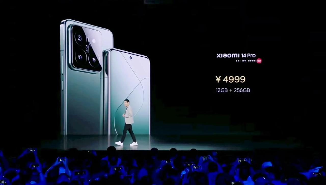 小米14Pro，起步价4999元：12GB+256GB。
#小米14# #雷军#