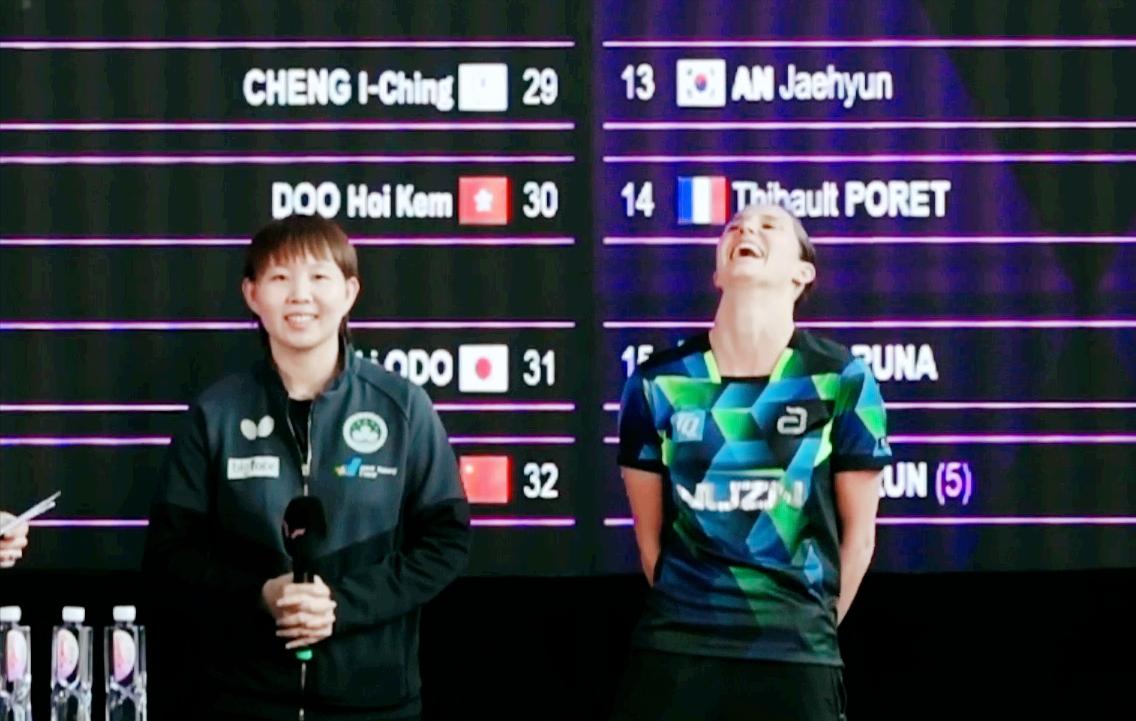 尴尬了！温特压根不知道38妇女节。
朱雨玲也懵了。

重庆冠军赛抽签仪式，
主持