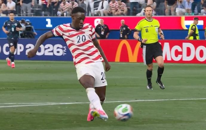世界杯，上半场第31分钟，美国2-0领先巴拉圭，巴洛贡扩大比分
06月13日 世