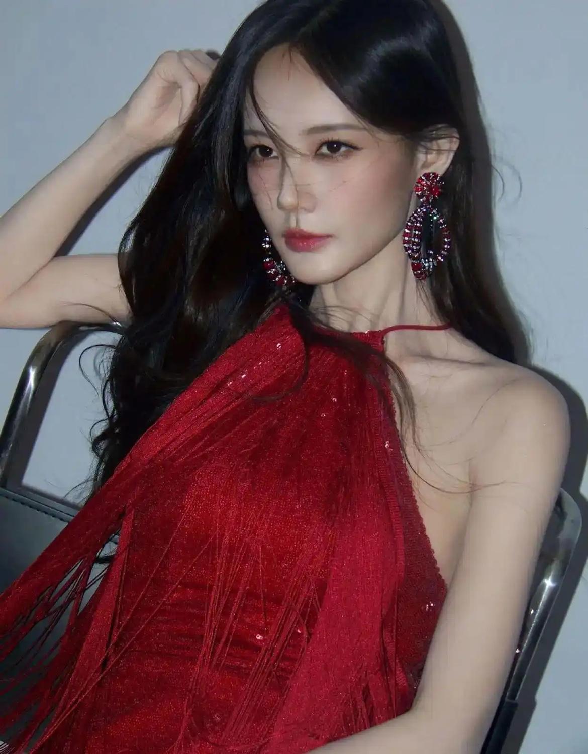 这姑娘穿得真漂亮，好闪亮啊！真的是太漂亮了每日分享一句人生感悟 国民女神高圆圆有