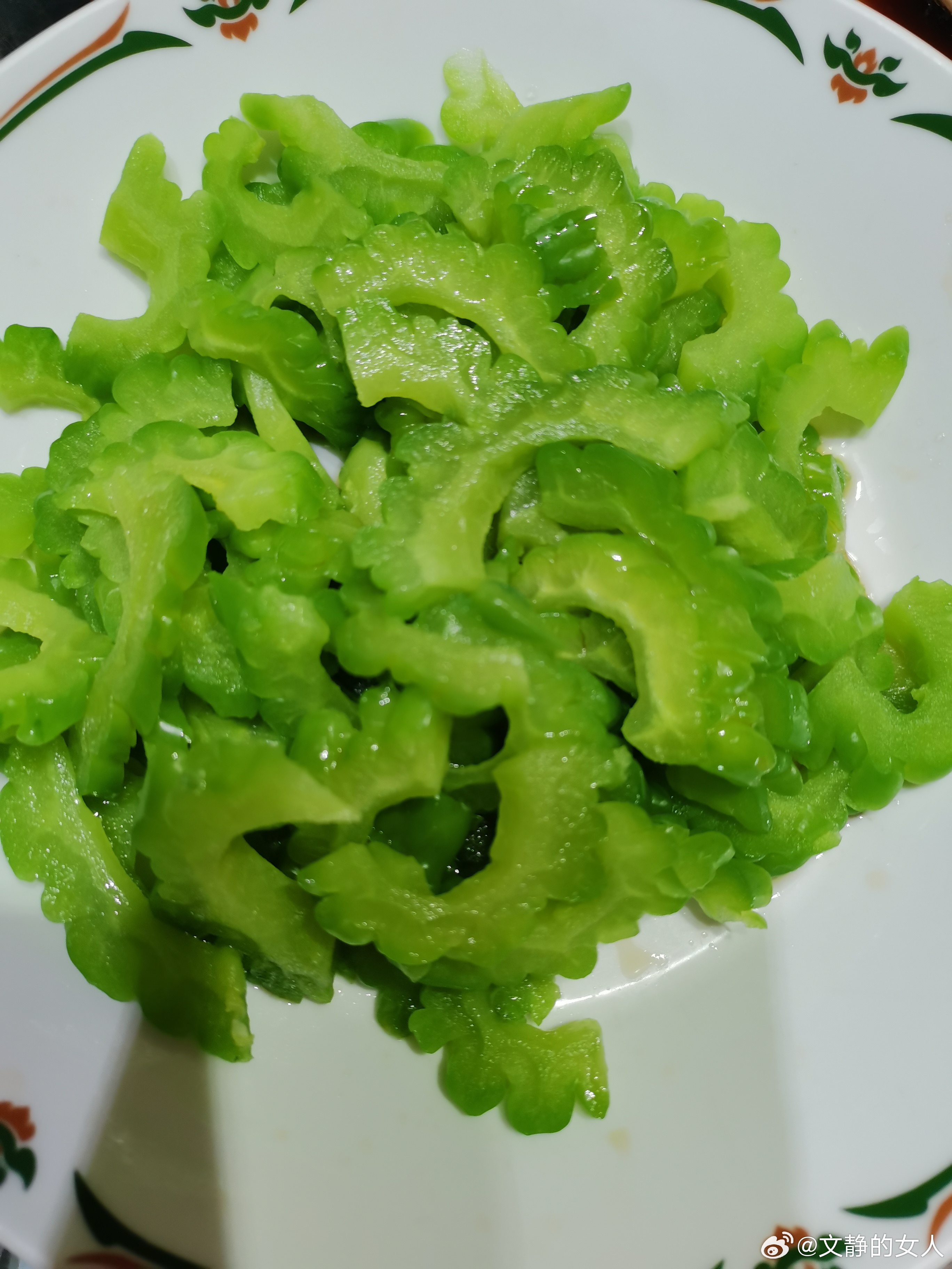 生活手记 周六午餐，清蒸鲈鱼，口水鸡，苦瓜、罗马生菜。