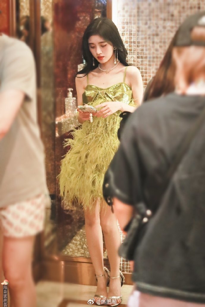 鞠婧祎 