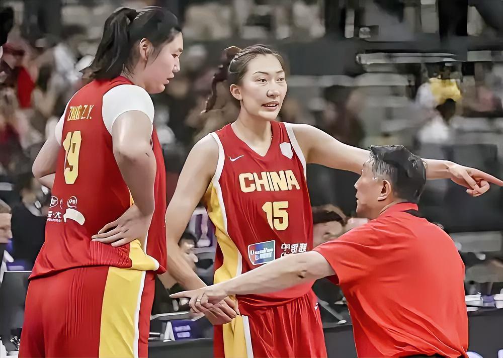 有球迷拿宫鲁鸣执教的本届国家队与郑薇率领的2022年那一届相比，说实话，两者根本