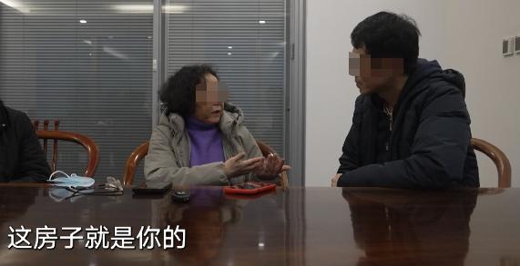 男子因为看不惯父亲的做法，竟然把继母给打了，都是因为父亲为了给继母保障，把她的户