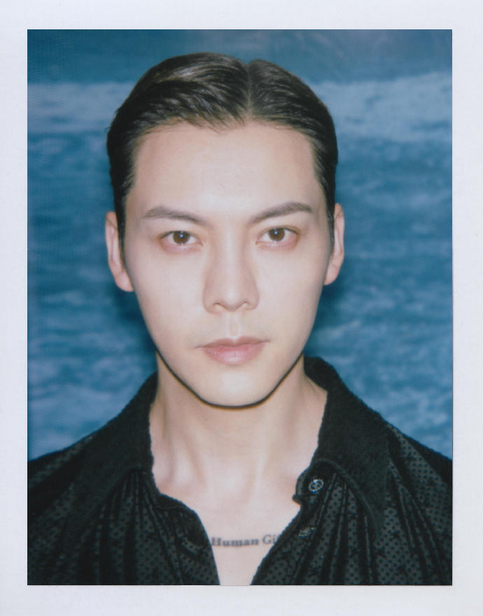 陈伟霆的撕拉片陈伟霆男星首张撕拉片 陈伟霆男星首张撕拉片，是谁还没看到陈伟霆的撕