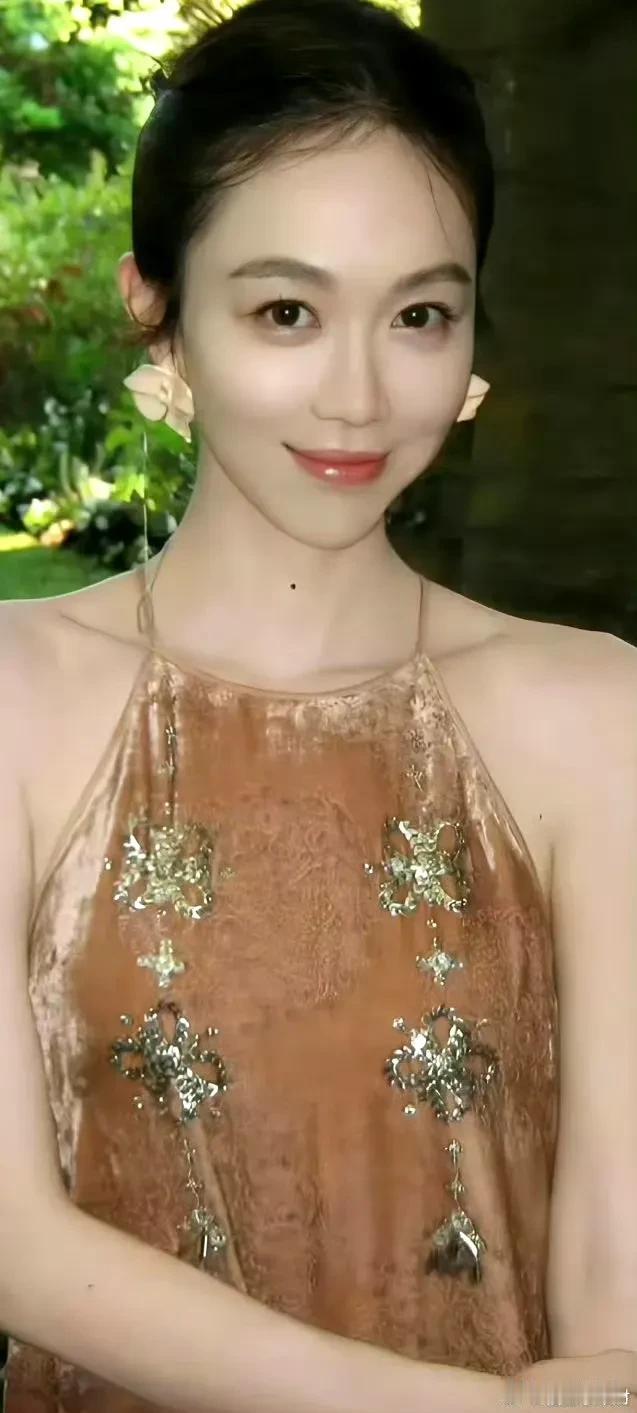 姜妍的笑容，如春风般温暖清新。充满亲和力。姜妍美女