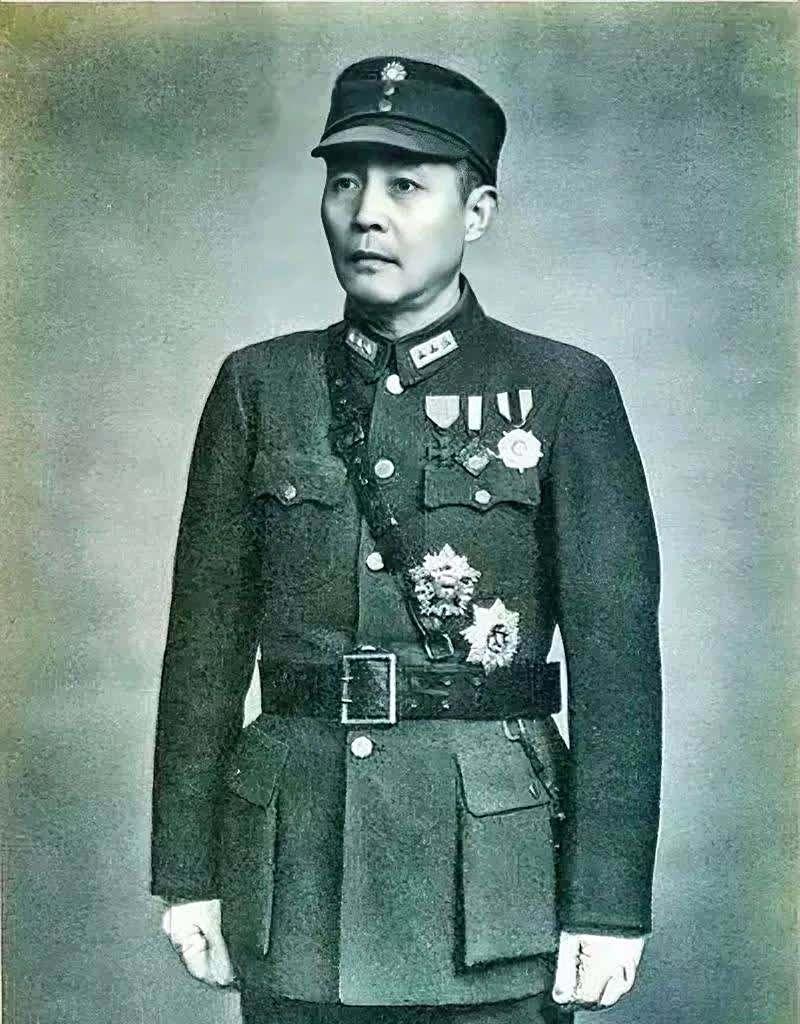 1938年，国军上将钱大钧走进军统湖北站，掏出手枪，当场打死副站长杨若琛，随后盯