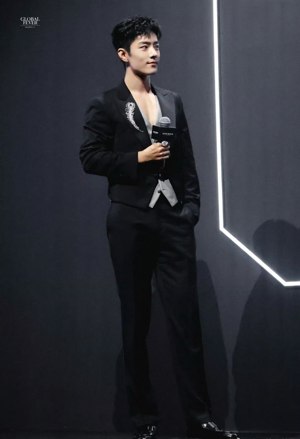 肖战这个造型从后面看估计会显屁股大 ​​​