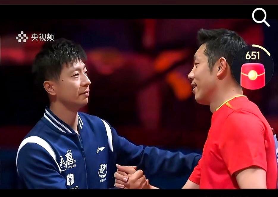 他们这一个拥抱，直接把全网给整破防了。

这俩人都是1988年的。一个是马龙，史