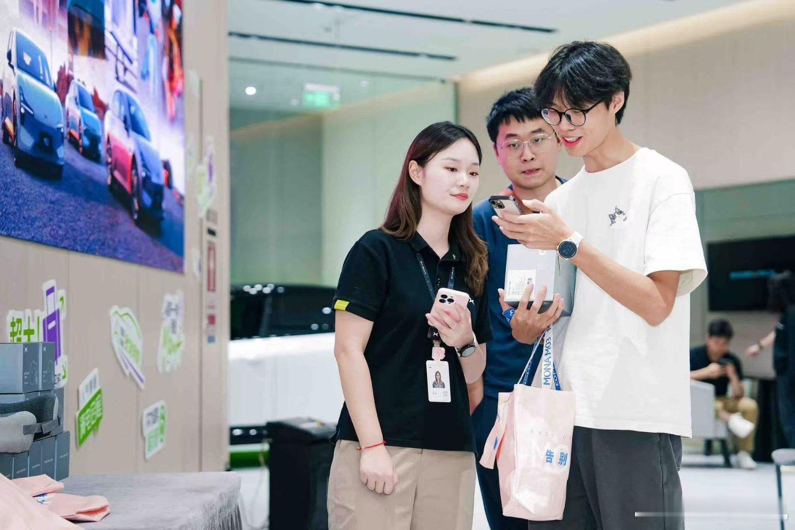 端午节，小鹏MONA肯定又会来一波销量增长，各地小鹏门店挤满了人！不仅如此，此次