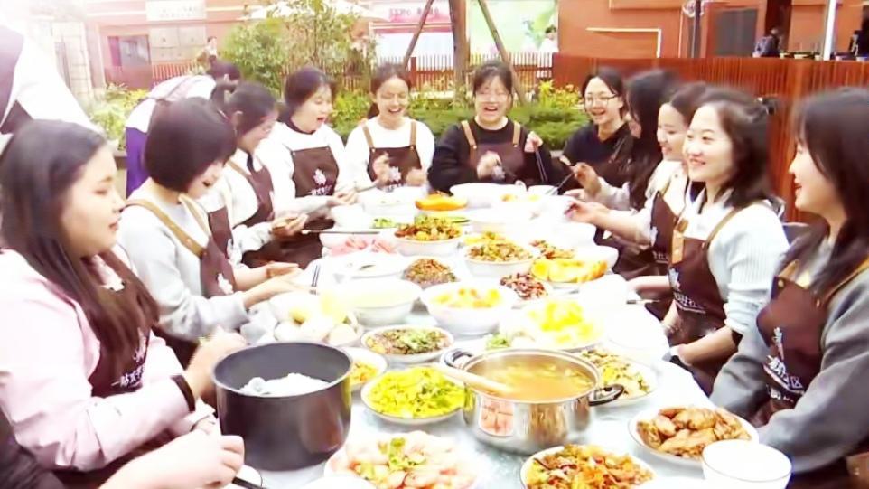 🔥太羡慕！西南林业大学共享厨房火了，预约排到月底。西南林业大学共享厨房正式启用