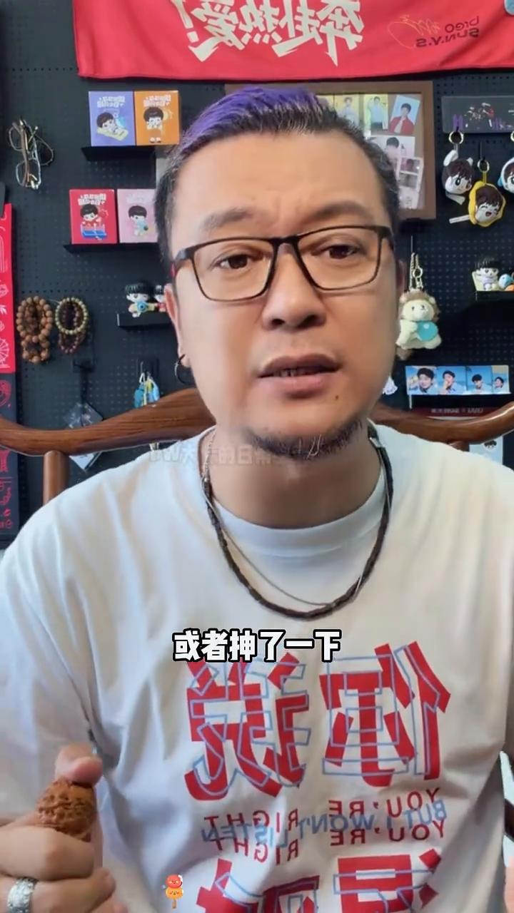 很多人今天给我发私信：大伟，莎莎要伤那么久，伤是不是伤的很严重？这一次对外公布的