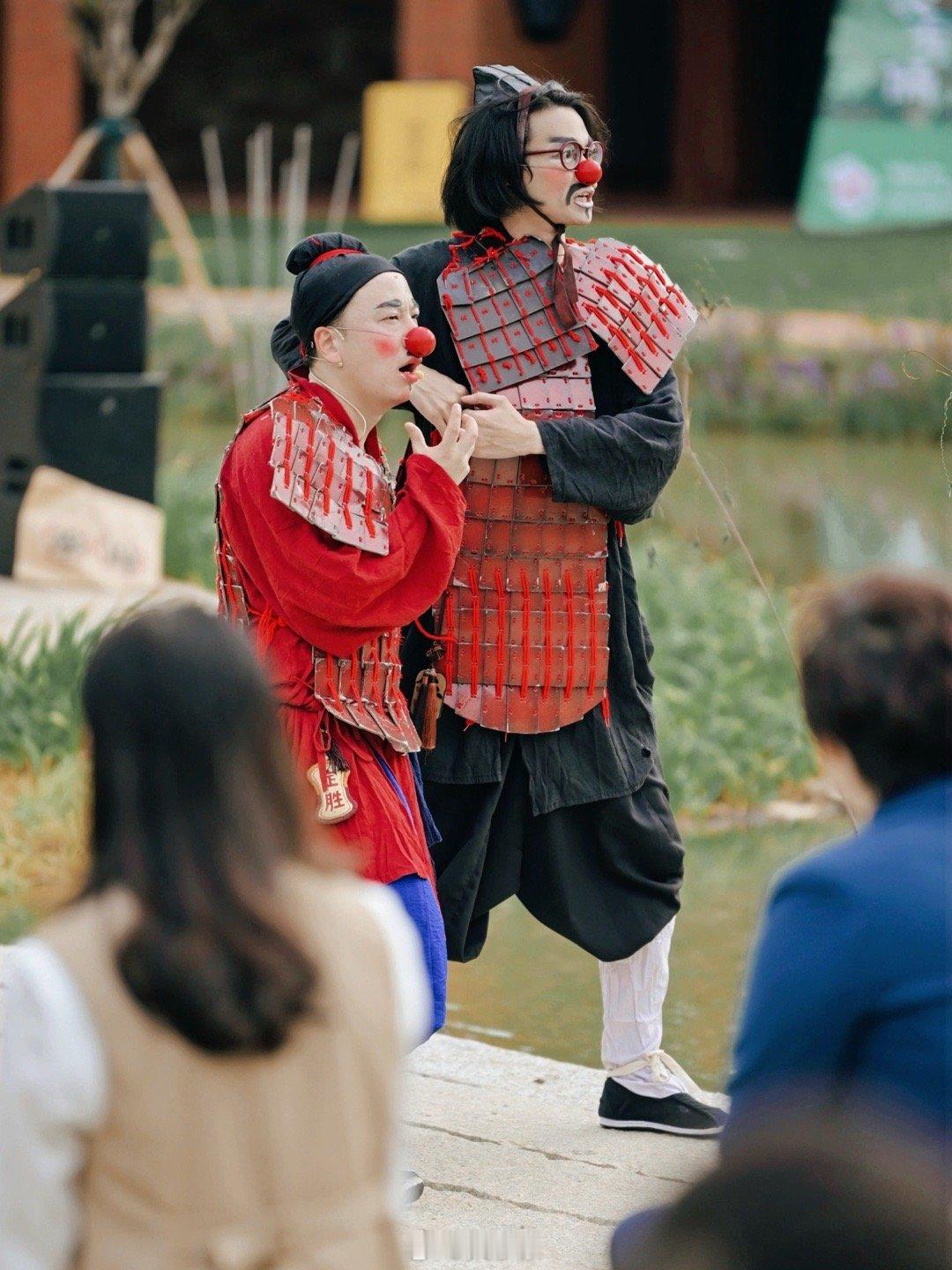 首届梧林戏剧周  盛大开幕！一出国潮小丑戏《兵马没有俑》，将欢乐氛围烘托置顶。我