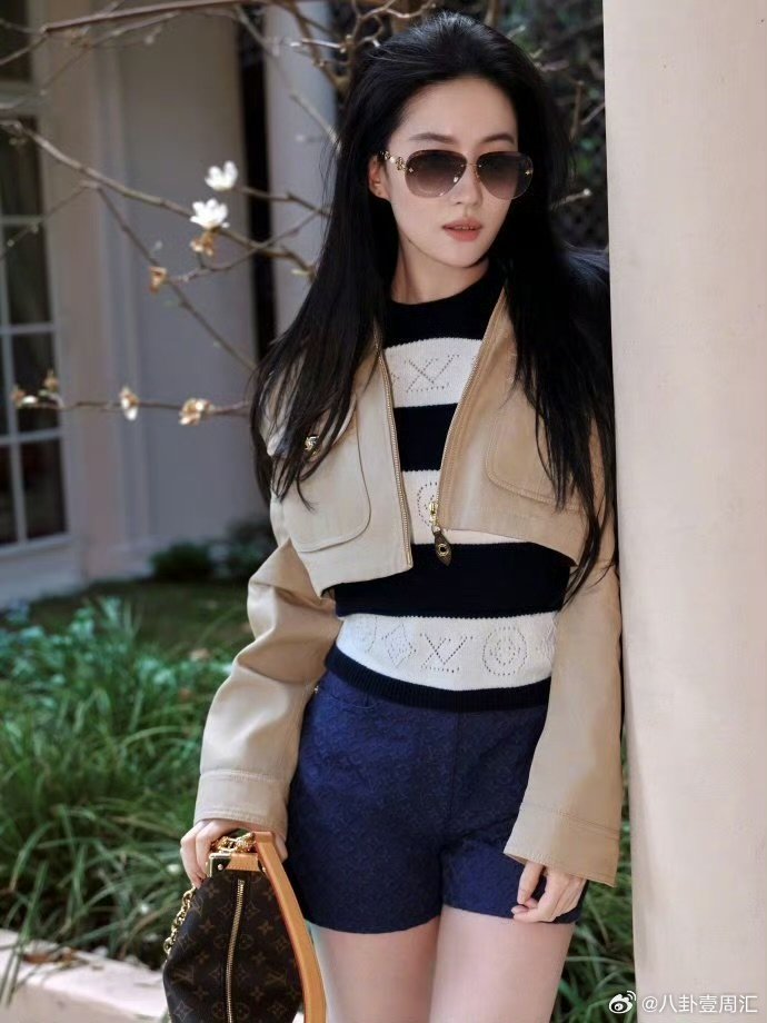 刘亦菲 天仙也挡不住脱发不管发缝宽不宽，刘亦菲永远是我心里的天仙刘亦菲脱发