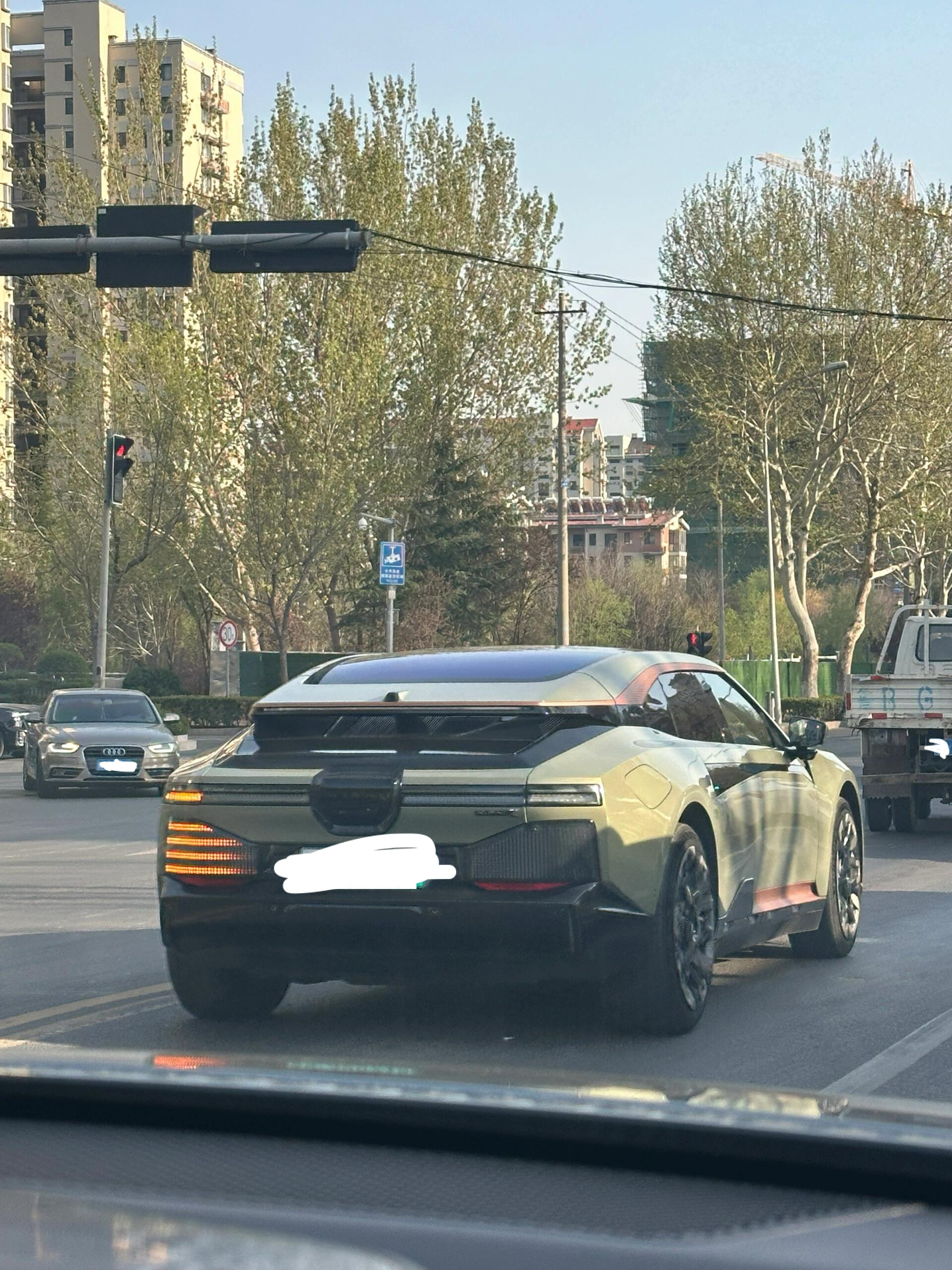路上碰到一台时代的眼泪 ​​​