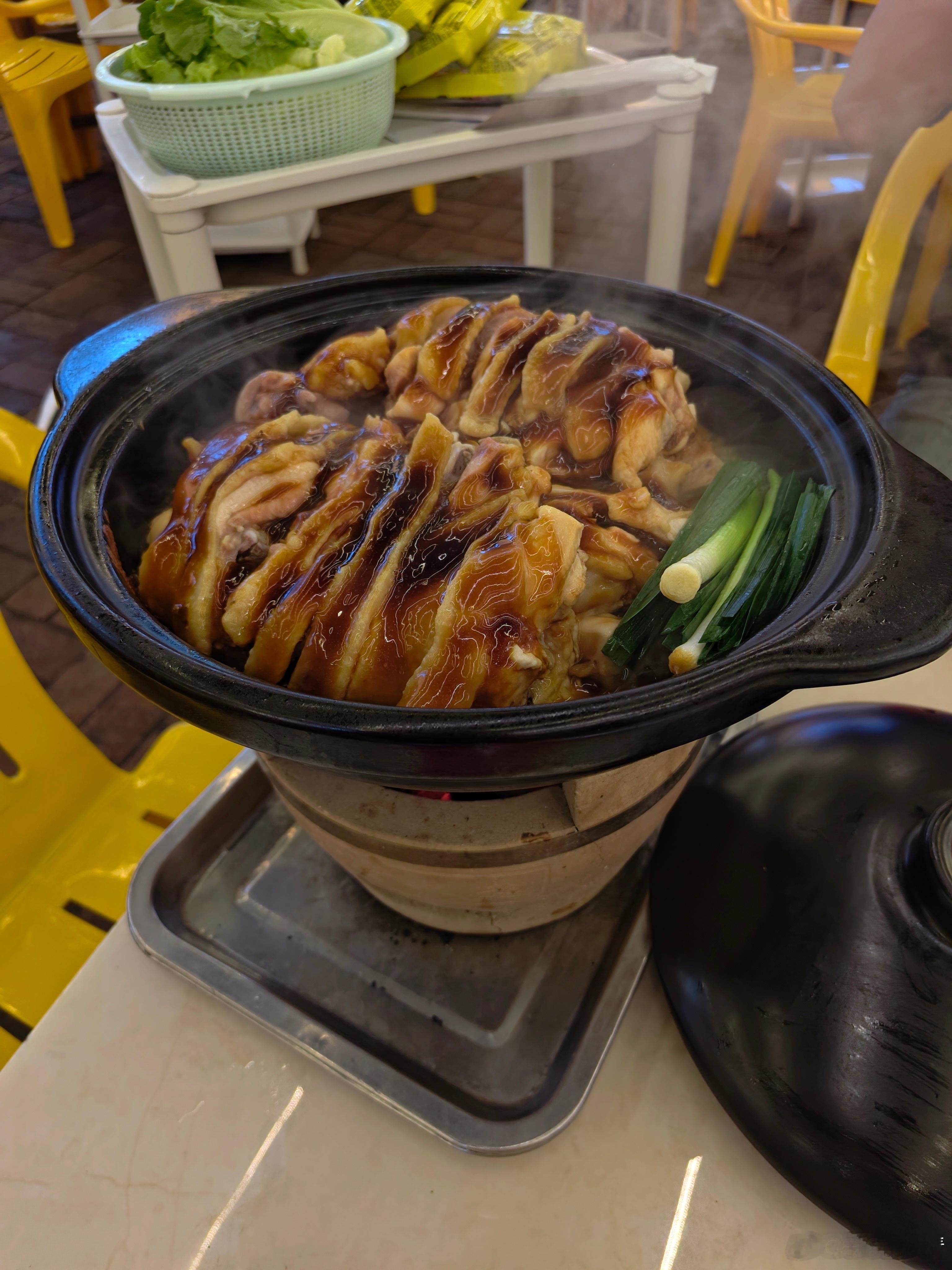 清远鸡煲。 