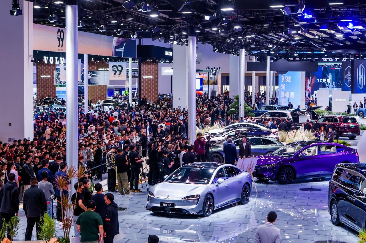 跨界嘉宾齐聚直播间，鸿蒙智行解锁逛展新体验
今年北京车展《鸿蒙智行会客厅》直播就