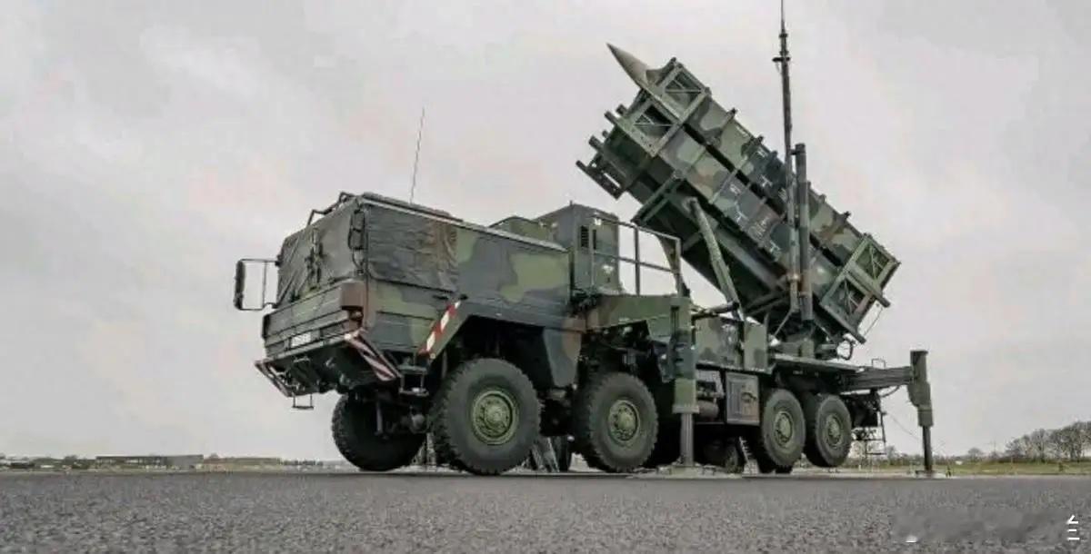 一场俄乌战争，乌军从苏联武器变成美国武器，又从美国武器，正在变成德国武器装备。俄