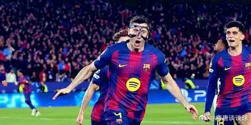 最新消息据加泰电台RAC1记者Marta Ramon的消息，巴萨将向莱万提供一份