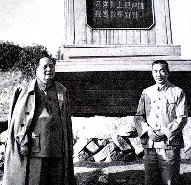 1974年秋天，地点在湖南长沙九所宾馆，已是晚年的毛泽东回到长沙休养，前后在此居