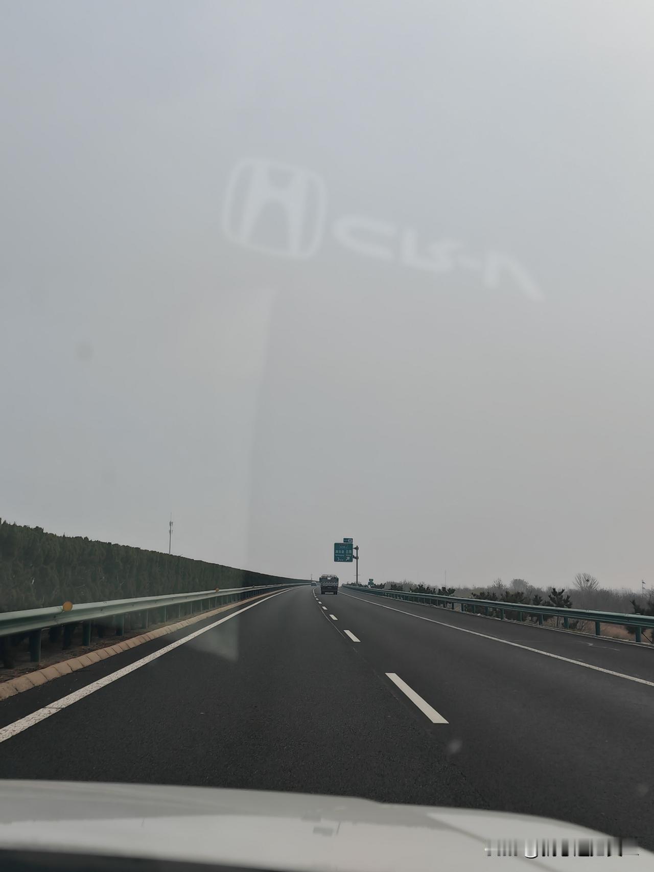 我感觉山东高速堪称全国最佳高速！
原因如下：
路况佳，基本不见隧道。从河北到威海