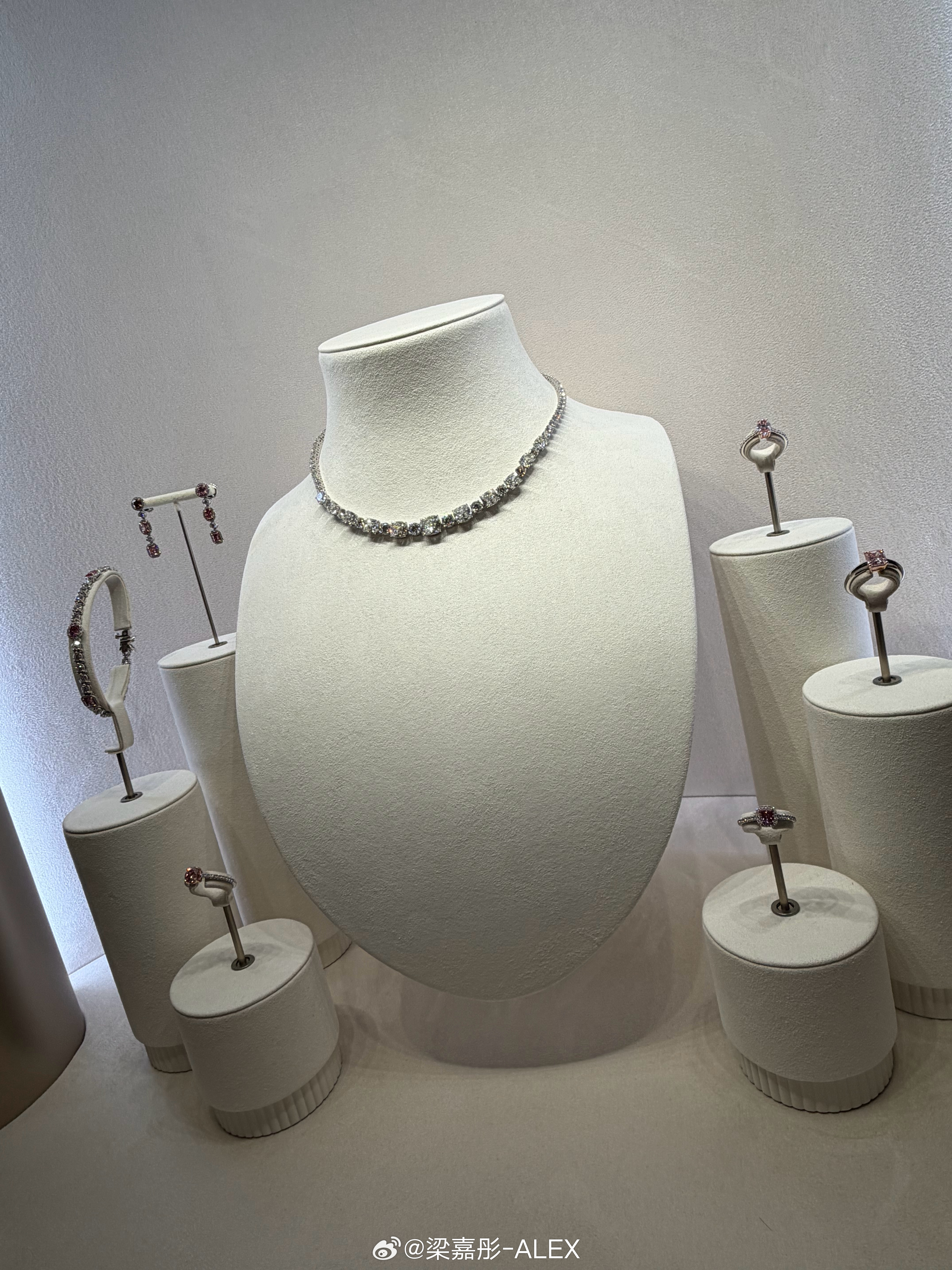 在赛季开始变得忙碌起来之前，抓紧时间陪伴家人~🏠第一次和老妈受邀观看Tiffa