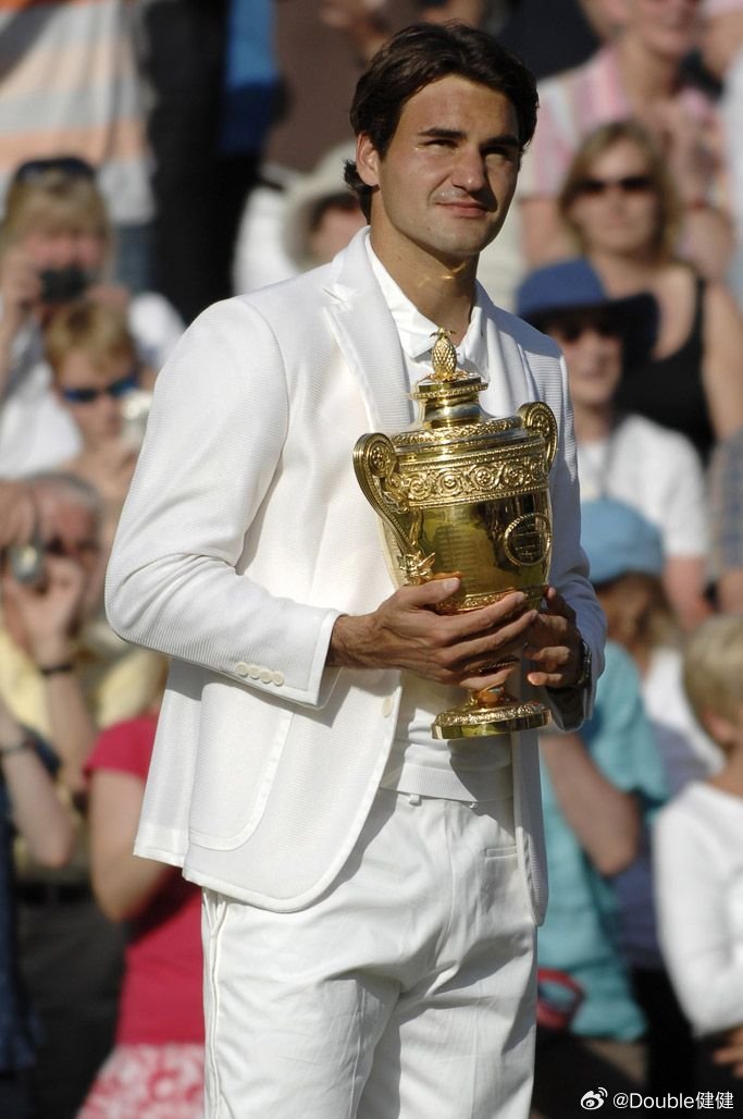 历史上最有天赋的15位网球选手1、费德勒 🇨🇭2、麦肯罗 🇺🇸3、纳芙娜