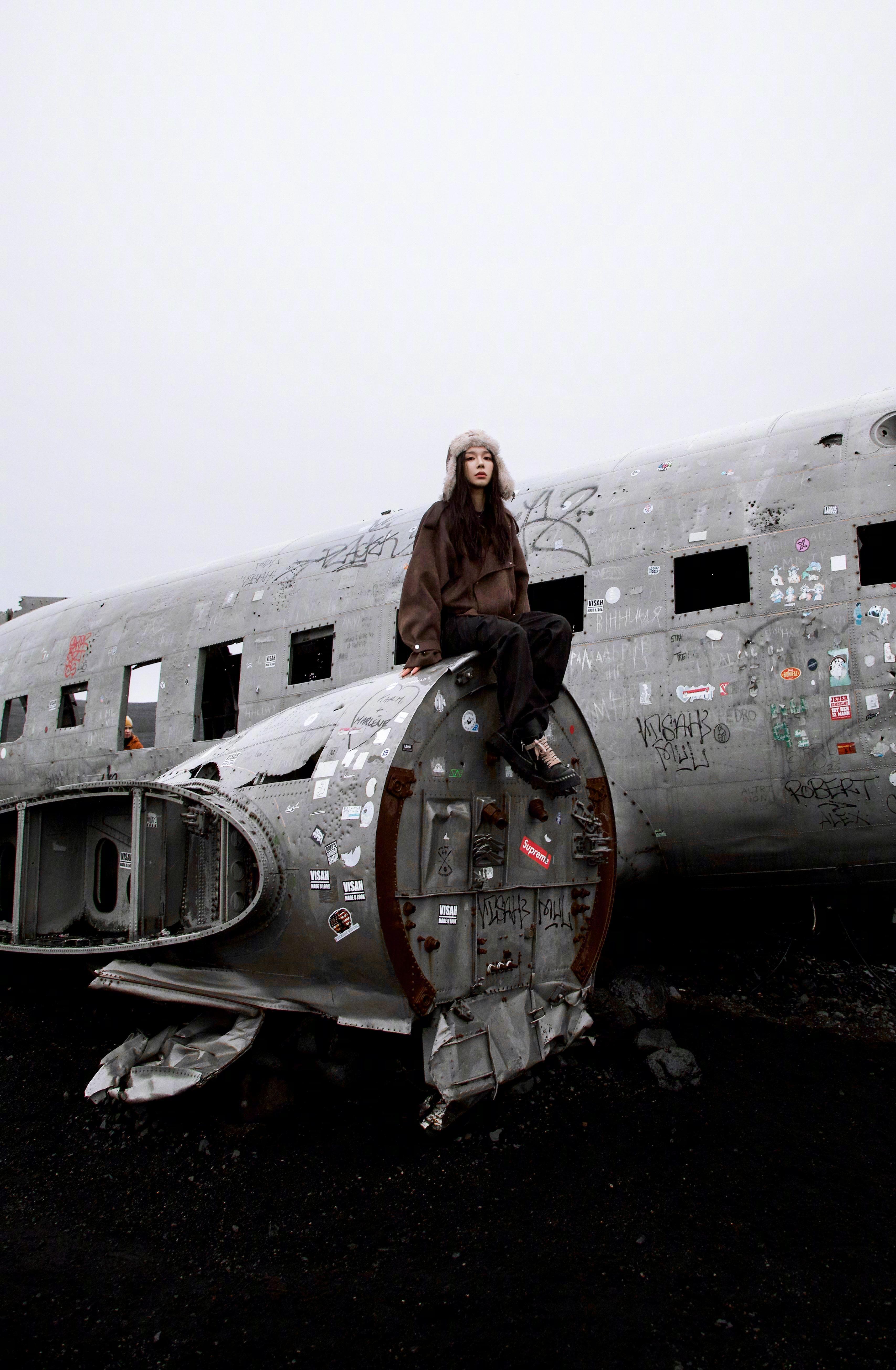 它在这片荒地独自待了超过40年，安静的，就像一个受伤的野兽.———冰岛·飞机残骸