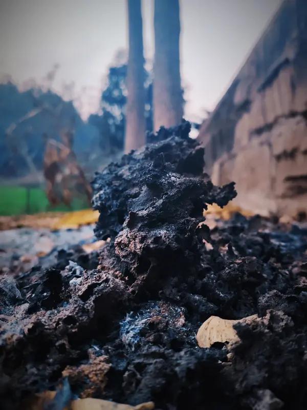有追悬疑剧《余烬之上》的姐妹吗? 追《余烬之上》的姐妹们集合啦！这剧简直太上头。