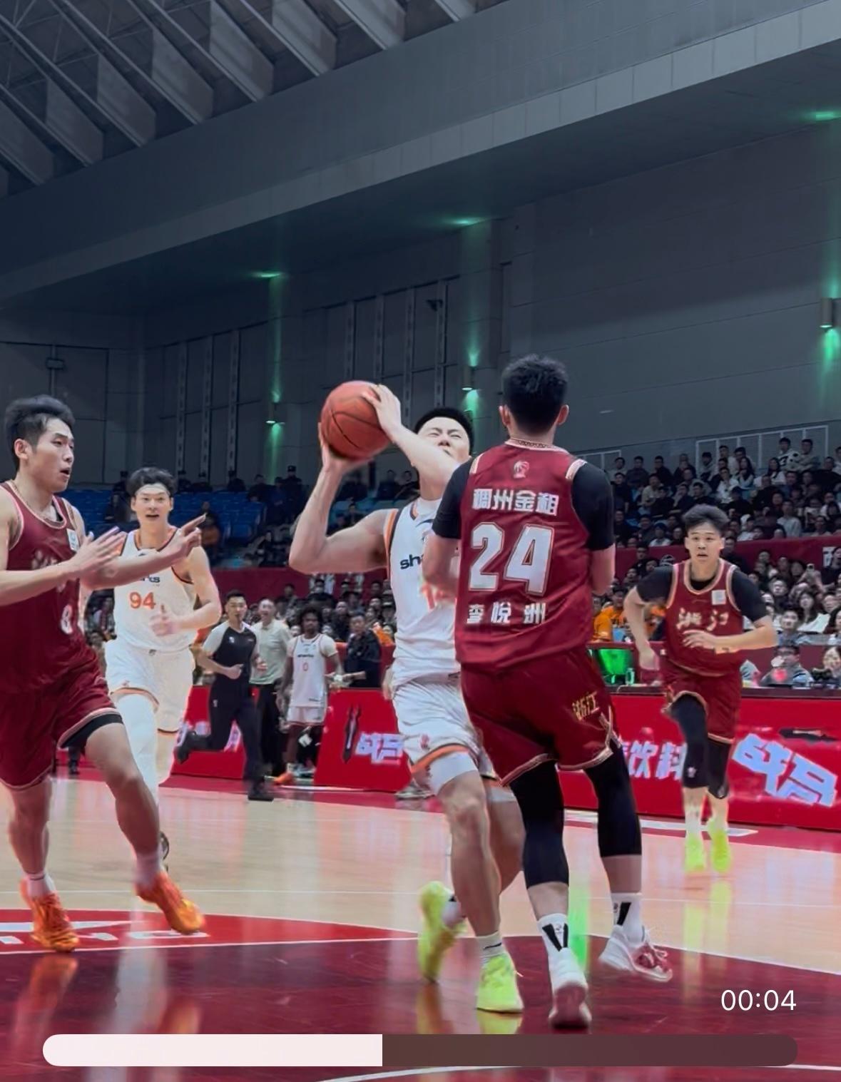 自己打得不好，认了，但裁判老师的业务能力确实有待提升。上海久事大鲨鱼上海男篮vs