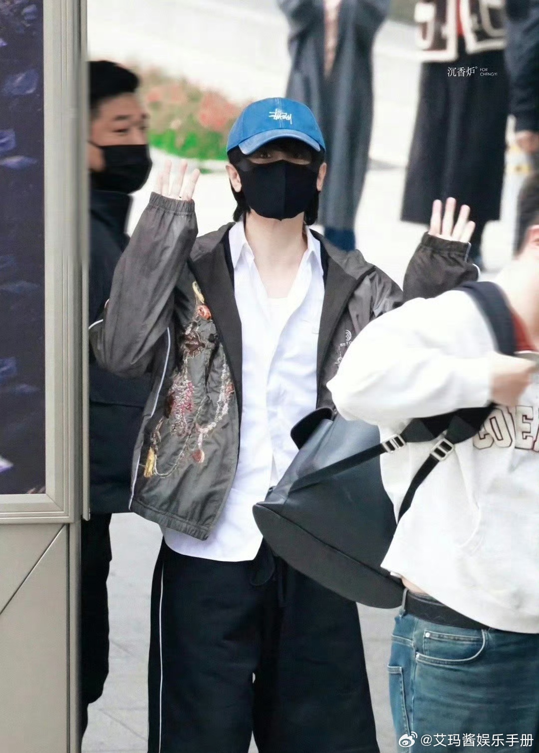 成毅长沙飞上海机场路透！状态如何？ 