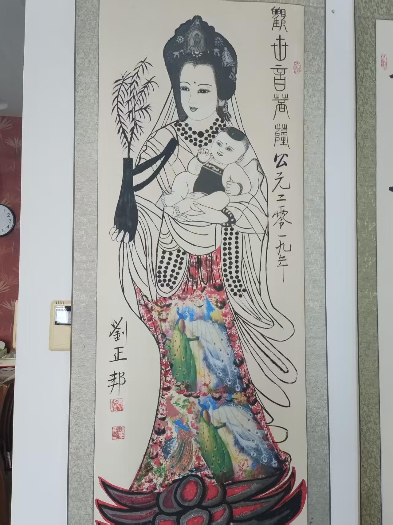 《礼赞送子观音》
作者.仙女姐.三季人.
莲台静坐放祥光，
菩萨慈悲济世长。
纤