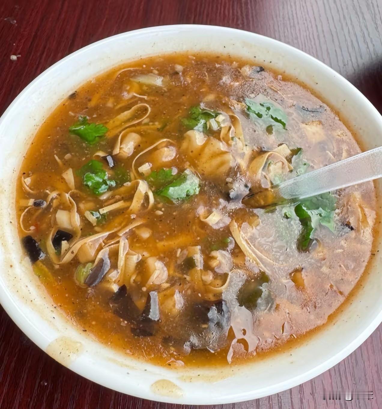 [微风]作为河南人，胡辣汤是最好的早餐了！张雪峰在河南读了四年大学，烩面吃得津津