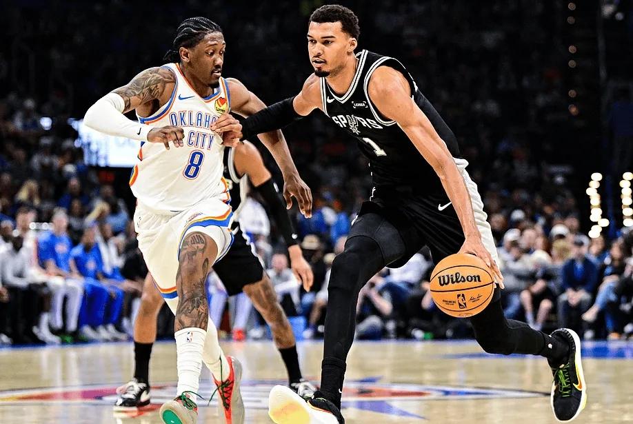 都说“事不过三”，但短短半个月内，马刺已经三杀雷霆了，不只是在自家主场赢了，对手