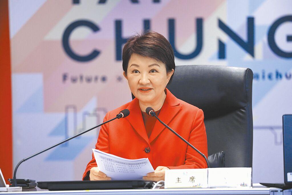 卢秀燕访美前夕夜会蓝委谈军购，盼别被贴“美国敌人”标签
台中市长卢秀燕即将在3月