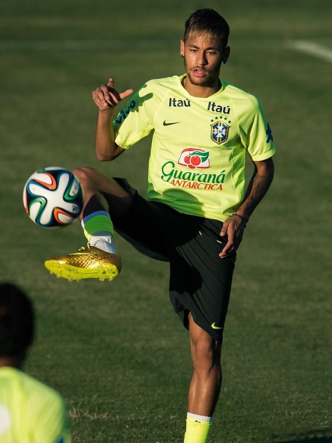 内马尔又要做手术了以马儿现在这身板很难在国家队发挥作用了 