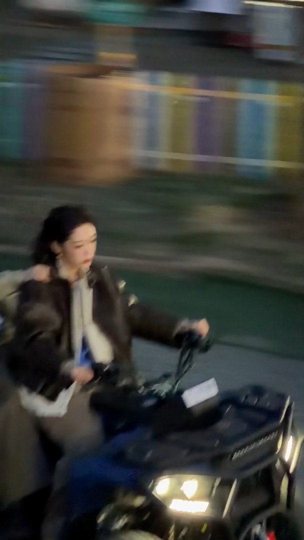 想坐希林娜依高的越野后座谁懂啊家人们！希林娜依高开小越野也太帅了吧！这车技技能是