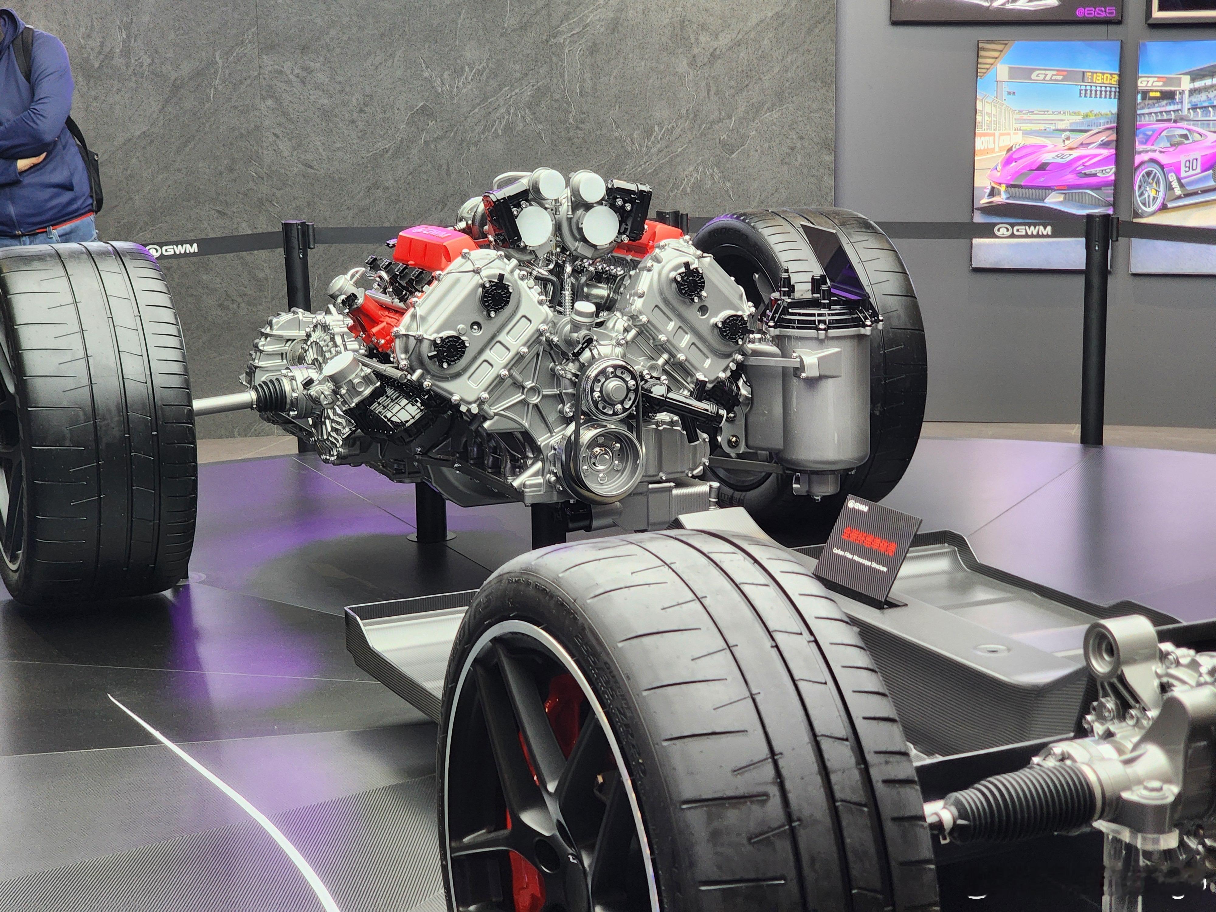 中国赛车看长城北京车展看了长城这台大V8，老实说，还是挺震撼的。而且我觉得这种事