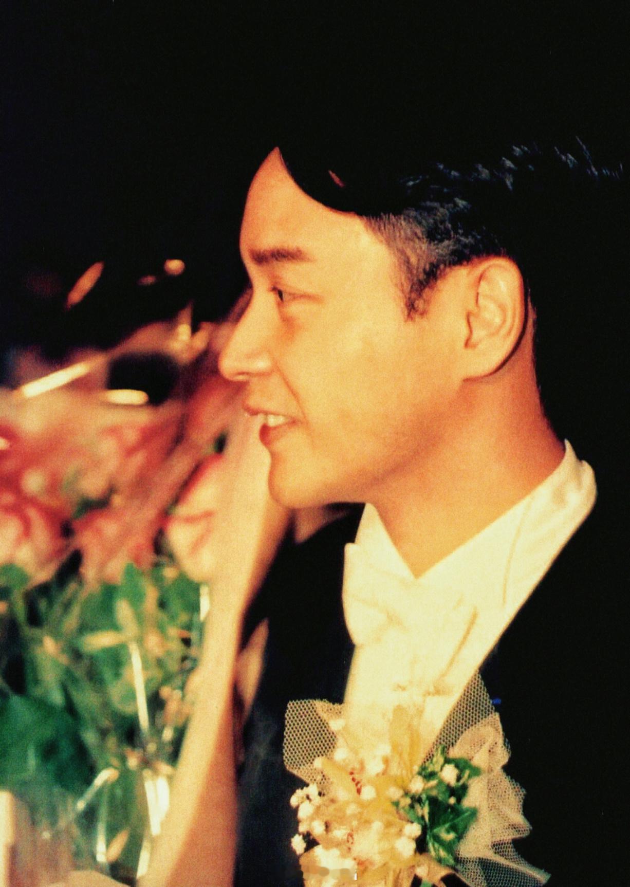 张国荣[超话]搭乘花絮去幕后 他不必追赶任何风，他就是光影与时髦的潮流——199