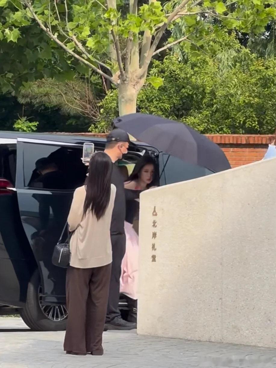 阿那亚偶遇虞书欣网友阿那亚偶遇虞书欣 今天有网友在阿那亚的北区礼堂偶遇虞书欣了！