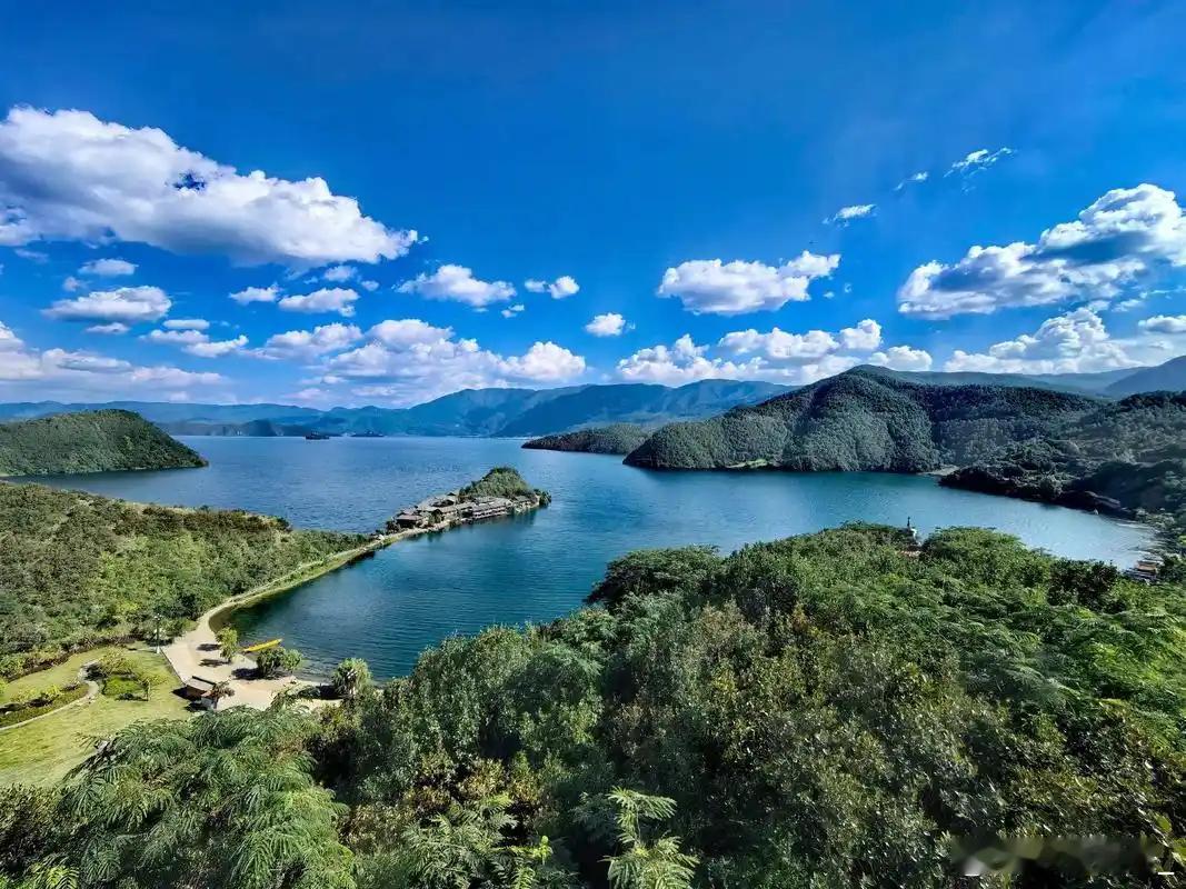 消息一览：1. 万隆光电：拟购买中控信息100%股份并募集配套资金 股票明日复牌