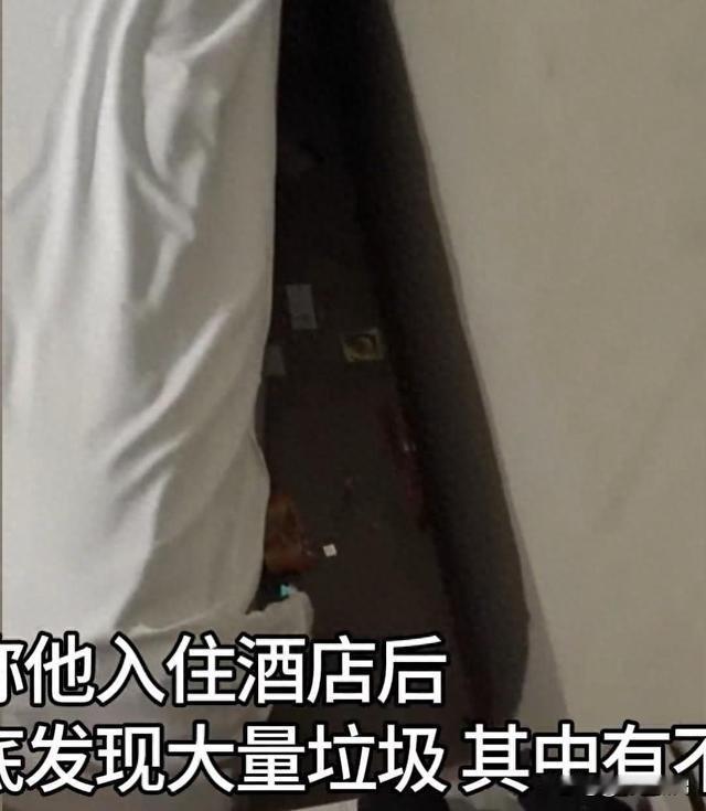 兰州一酒店表面光鲜床底藏污，住客浑身发痒，酒店甩锅保洁引众怒
花356元住进一家