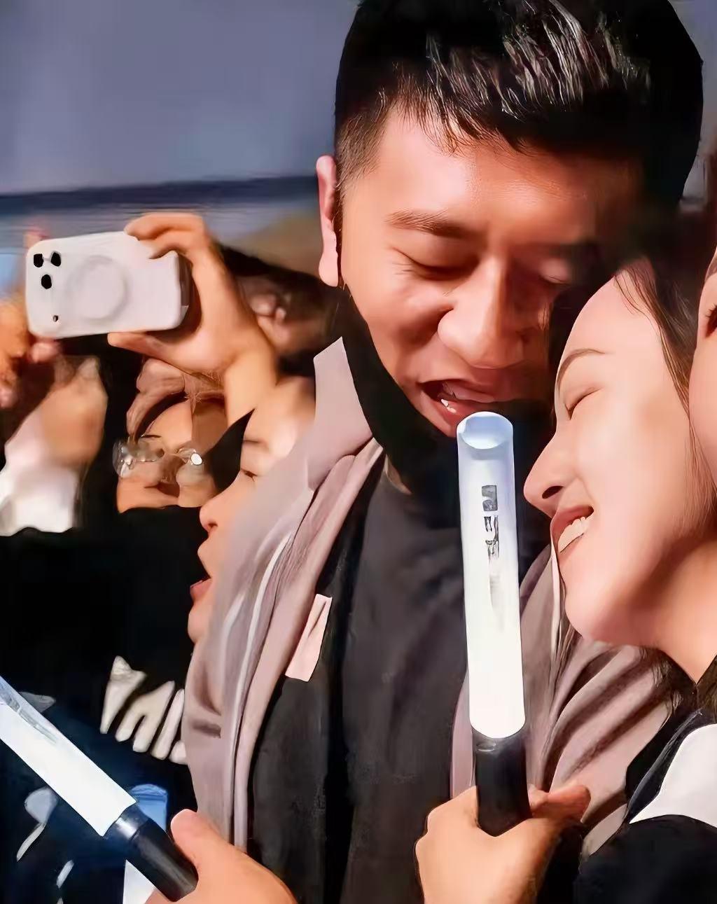 不要窥探张雪峰私生活他也是个凡人

最近好多人在八卦张雪峰公开场合和一女子异常亲