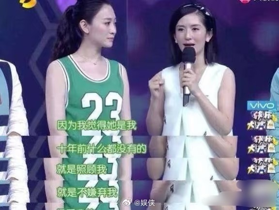 谢娜白得发光的闺蜜李小冉白得发光的闺蜜李小冉和八块腹肌的好朋友何炅！哈哈哈哈娜姐
