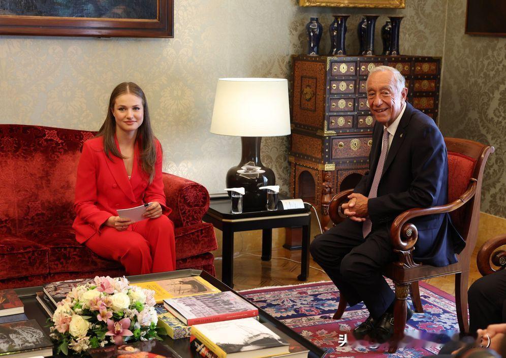 莱昂诺尔公主迎来了第一个独自外访活动，作为阿斯图里亚斯公主访问里斯本！公主的妹妹