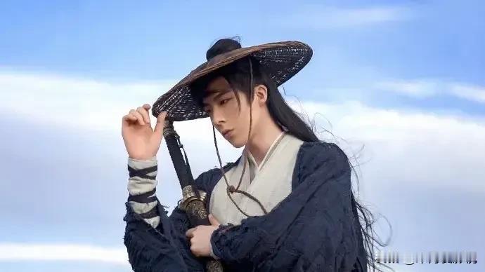 全网都在说刘宇宁丑？我第一个不服！你看他穿古装是仗剑天涯的侠客，换现代装是痞帅学
